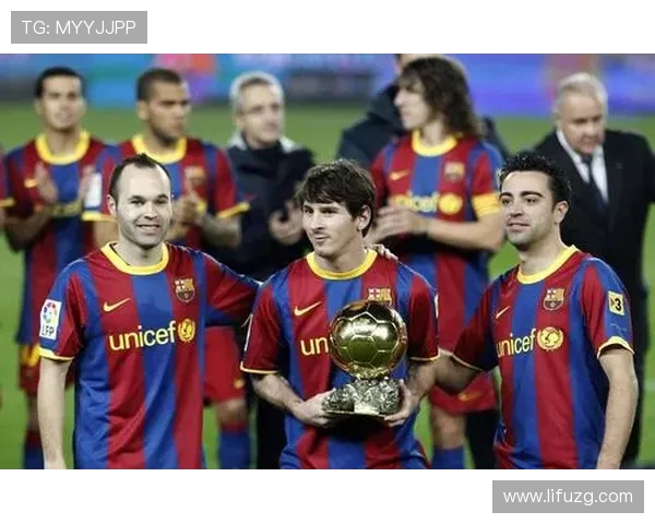 库库雷利亚与帕伦西亚赛后互换球衣重温拉玛西亚青训情谊